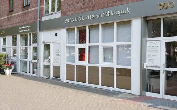 Praxiseingang Zahnarzt Düsseldorf, Dr. Tabatabaie & Kollegen